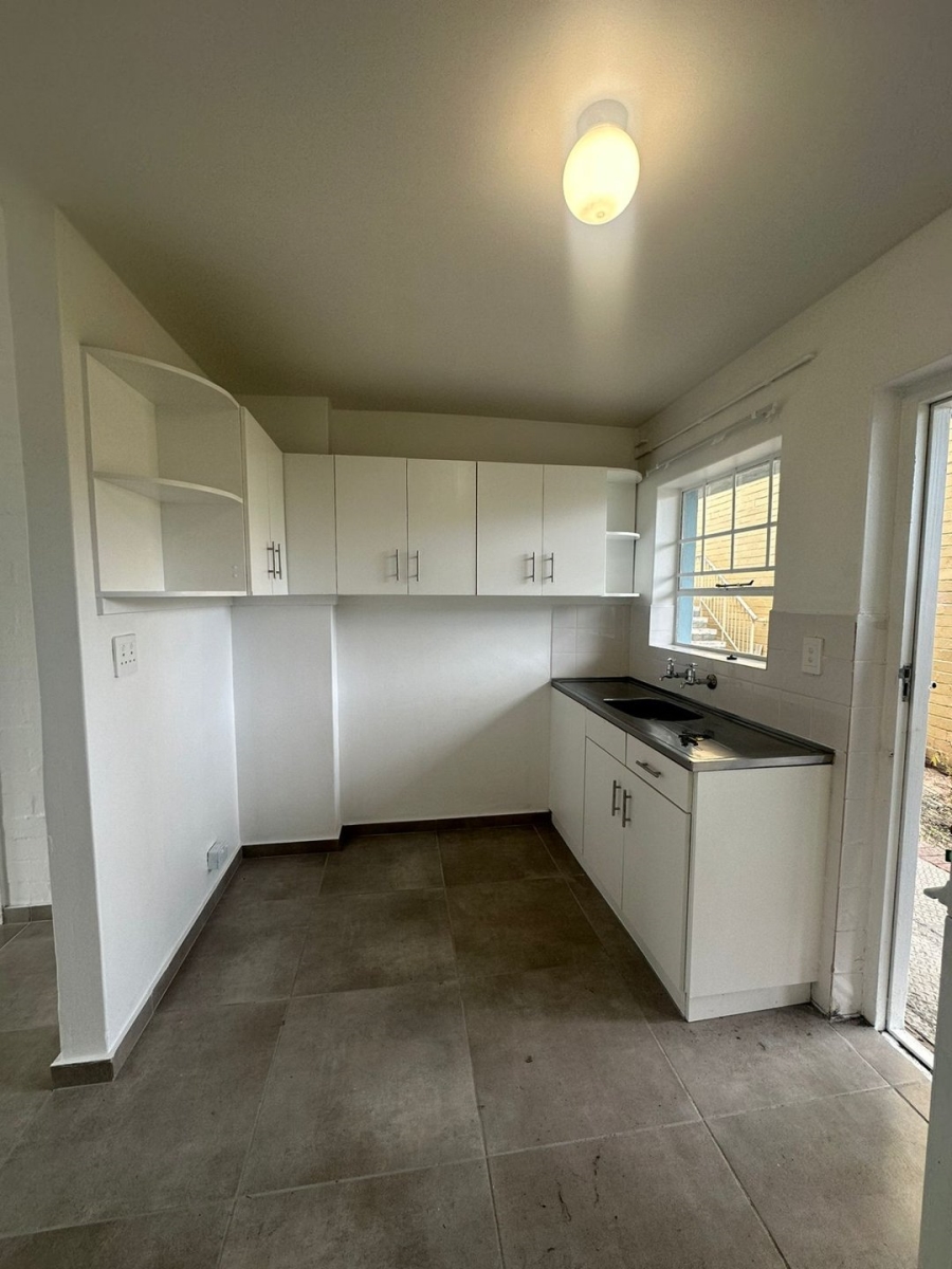 To Let 1 Bedroom Property for Rent in Brooklyn Western Cape